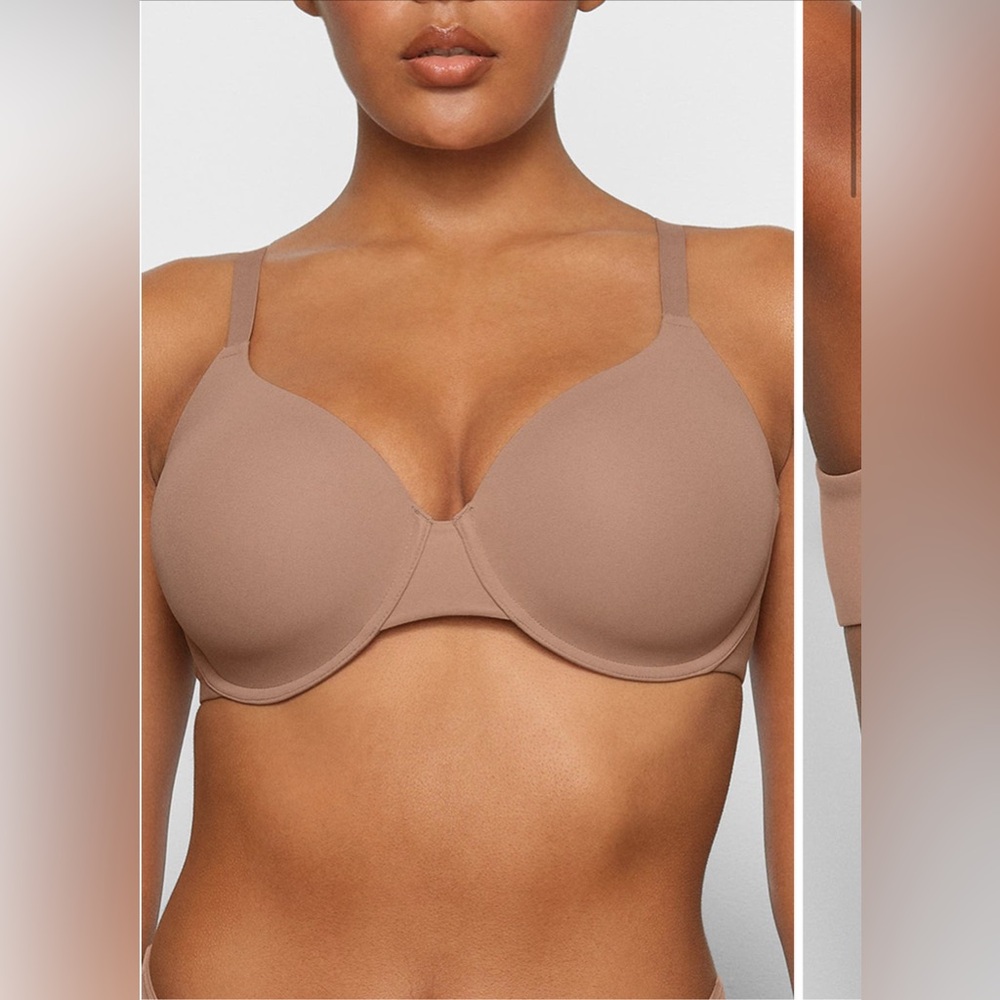 SKIMS Fits Everybody T-Shirt Demi Bra Clay